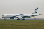 Photo of El Al Israel Airlines Boeing 777-258ER 4X-ECD (cn 33169/405) at London Stansted Airport (STN) on 4th January 2006