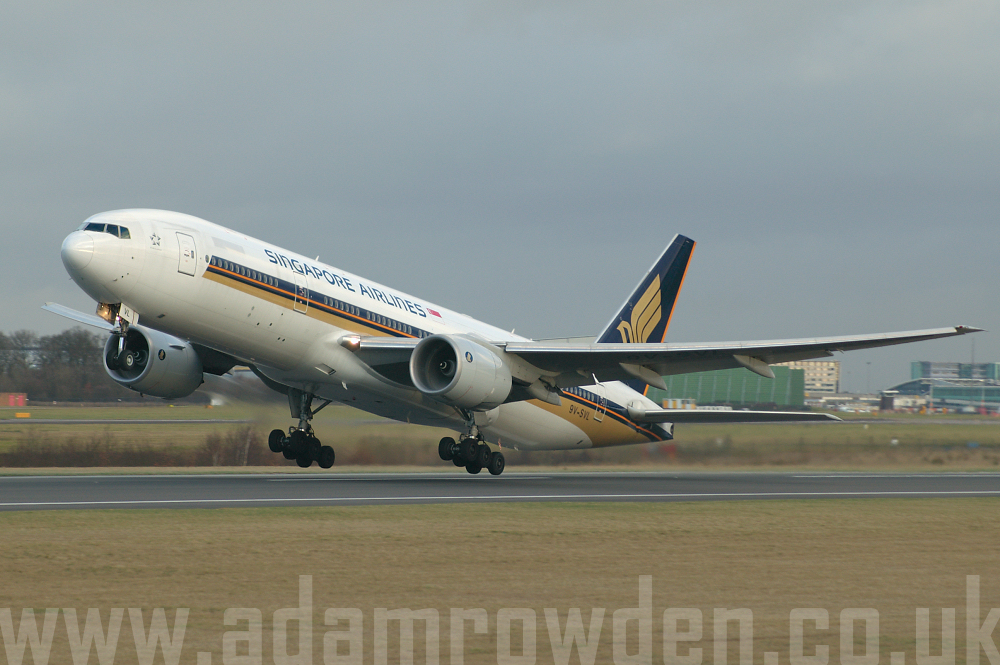 Photo of Singapore Airlines Boeing 777-212ER 9V-SVL (cn 32336/422) at Manchester Ringway Airport (MAN) on 20th January 2006