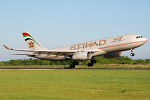 Photo of Etihad Airways Airbus A319-131 A6-EYI